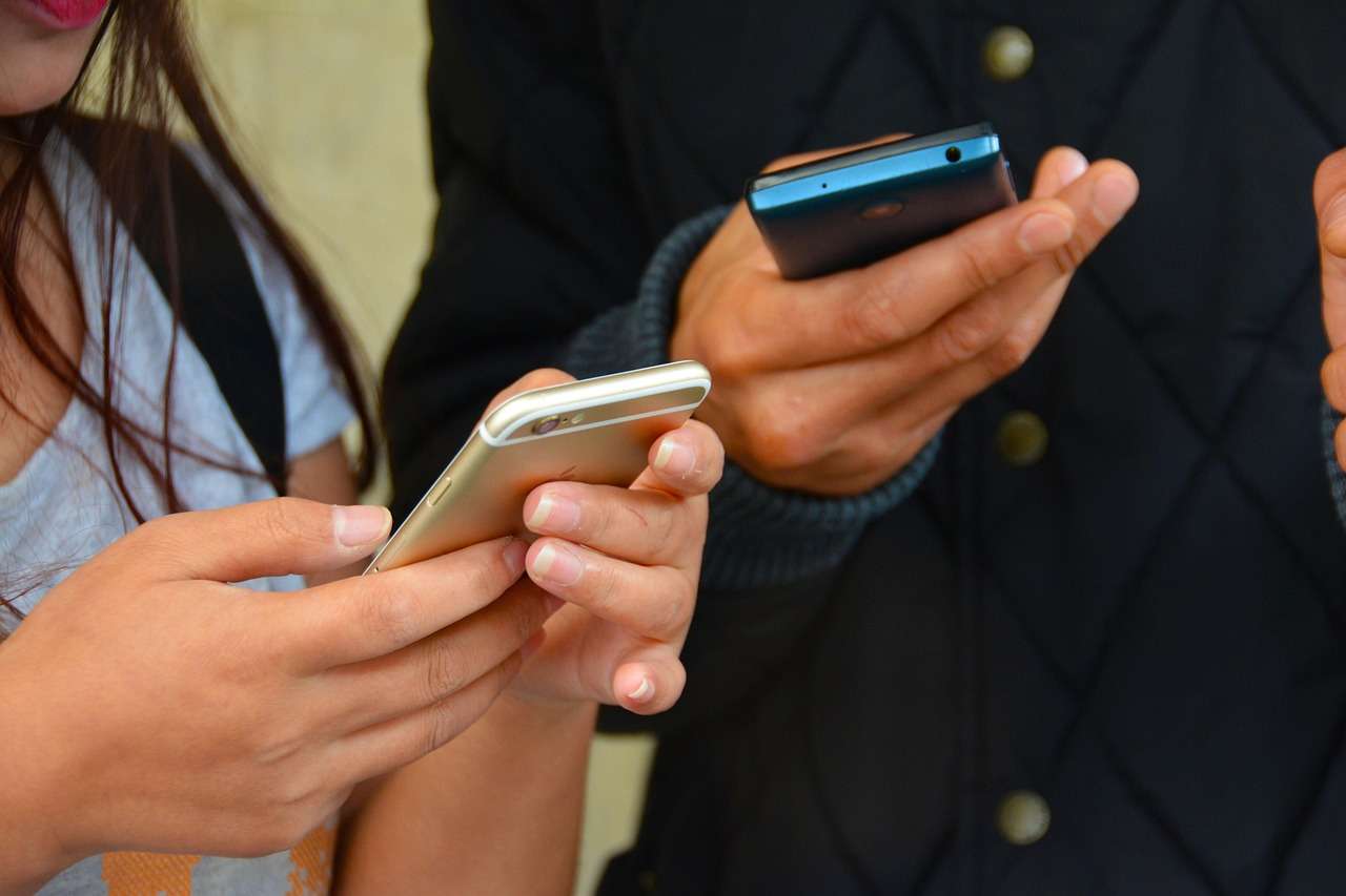 Mobiles connect communities